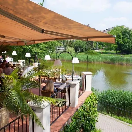 酒店 Downtown Buda Homes Relax