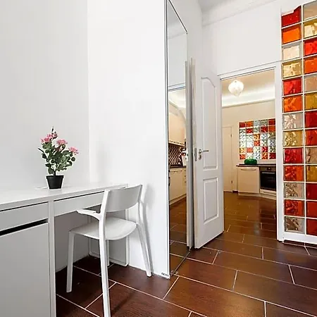 Downtown Buda Homes Relax ホテル